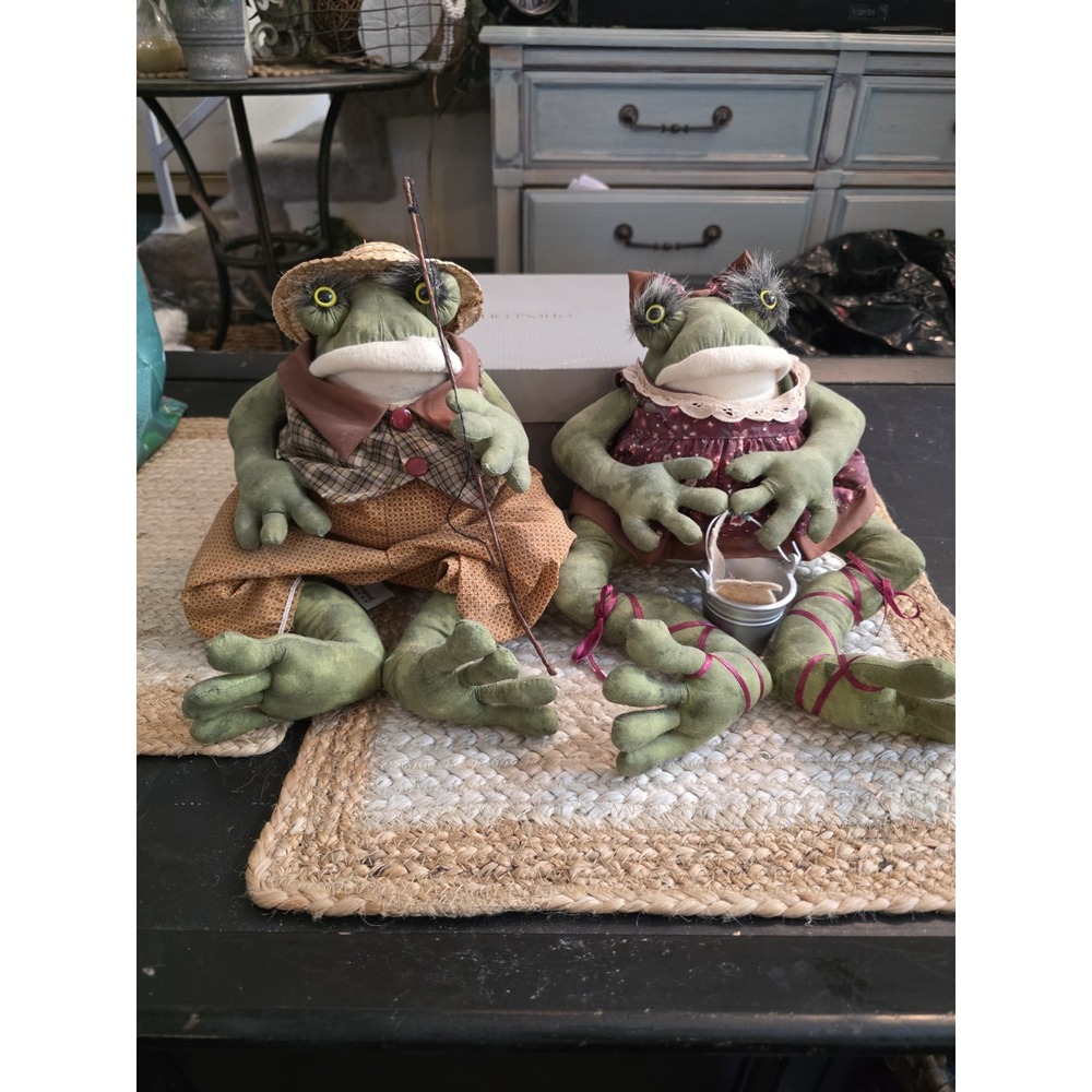 Tender Hearts Collectibles Fishing‎ Mr & Mrs Frog Couple Shelf Sitters